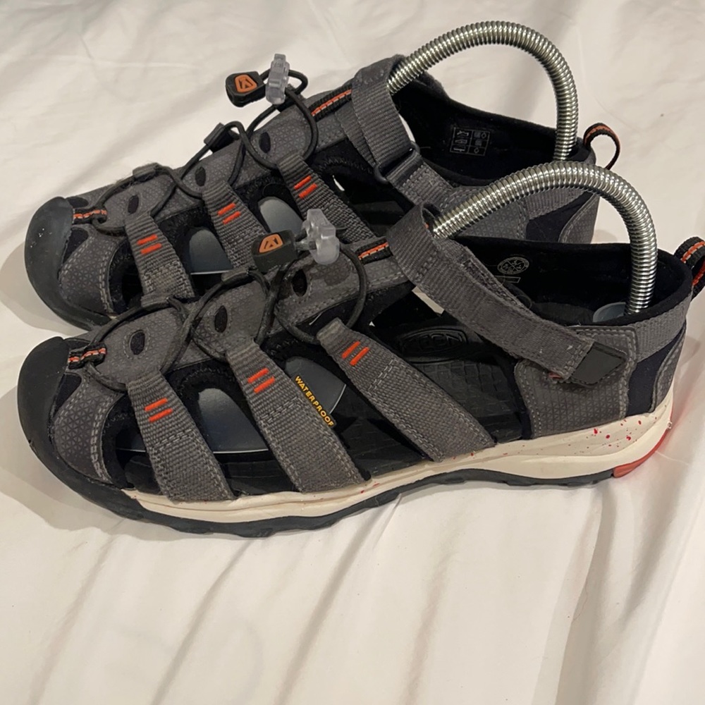 Keen waterproof sandals;Men’s size 6; Son wore 2-3 times and grew too fast.